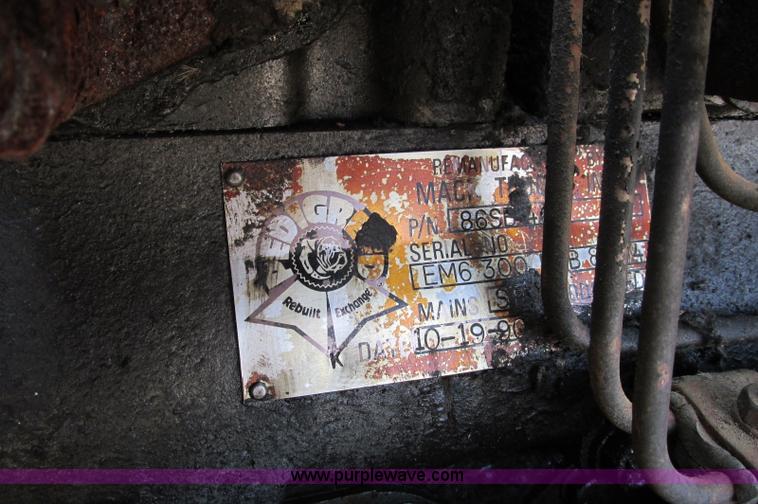 image for item E5124 1985 Mack R686ST semi truck