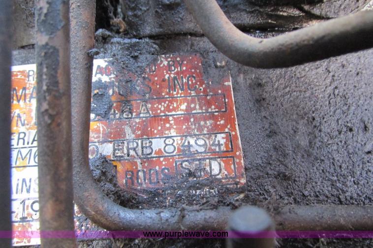 image for item E5124 1985 Mack R686ST semi truck