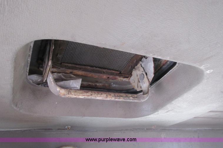 image for item E5124 1985 Mack R686ST semi truck