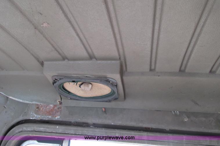 image for item E5124 1985 Mack R686ST semi truck