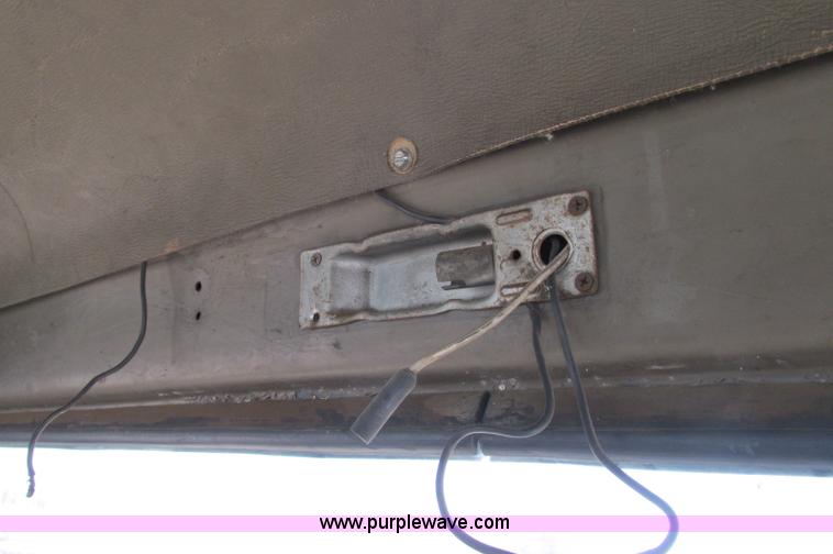 image for item E5124 1985 Mack R686ST semi truck