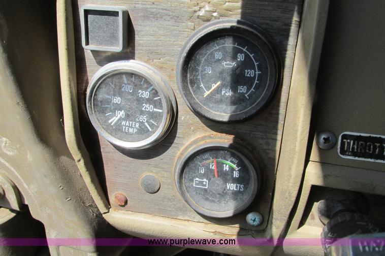 image for item E5124 1985 Mack R686ST semi truck