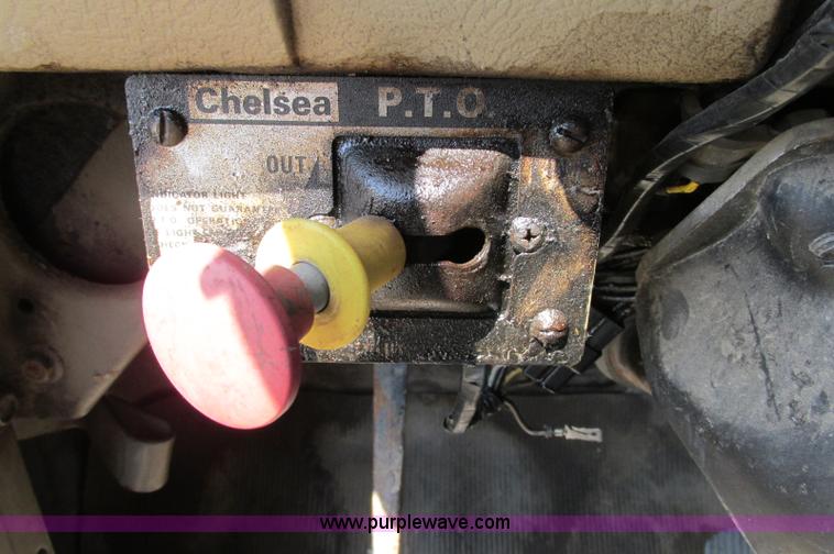 image for item E5124 1985 Mack R686ST semi truck