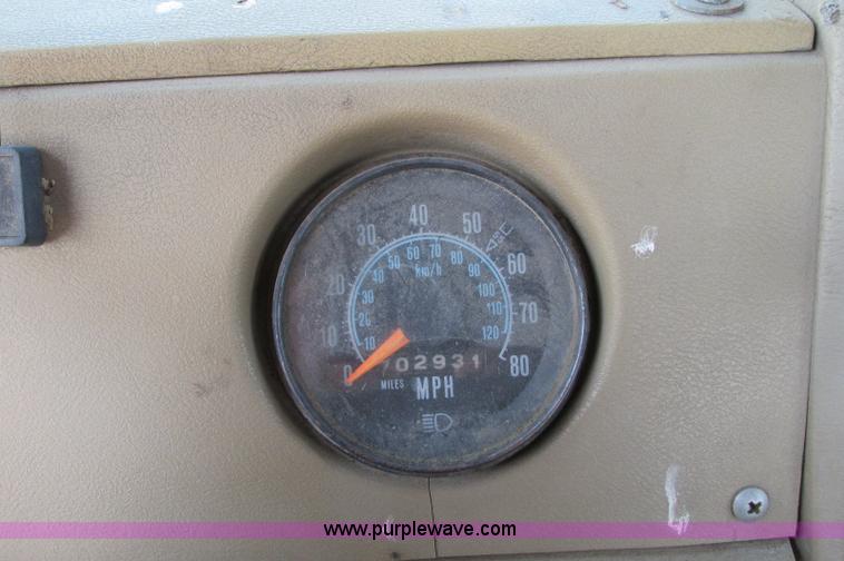 image for item E5124 1985 Mack R686ST semi truck