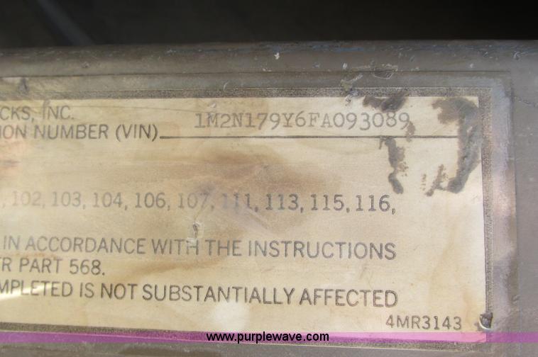 image for item E5124 1985 Mack R686ST semi truck