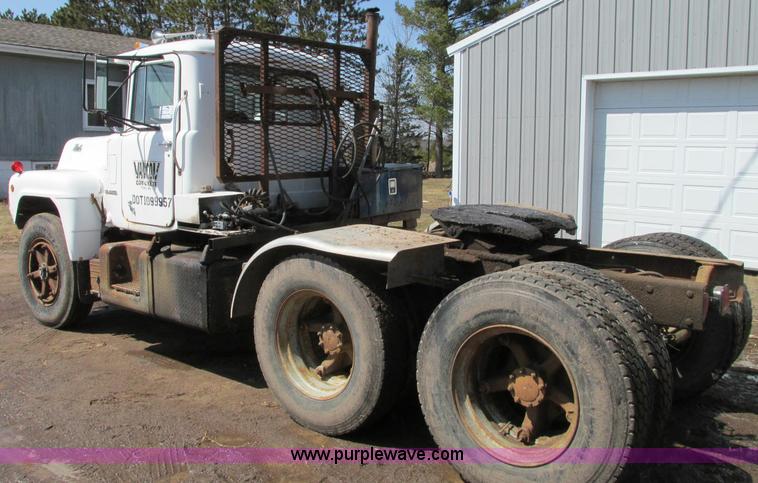 image for item E5125 1974 Mack R600 semi truck