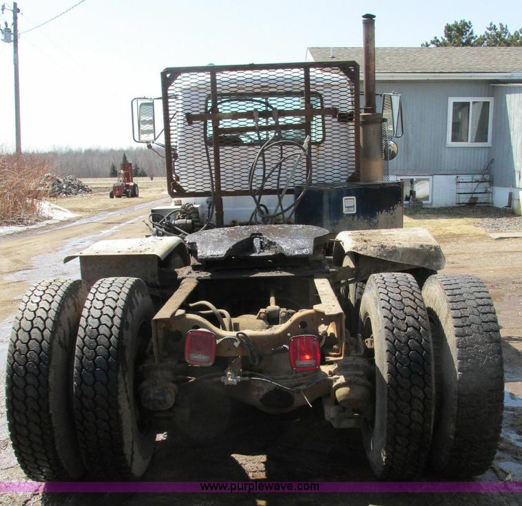 image for item E5125 1974 Mack R600 semi truck