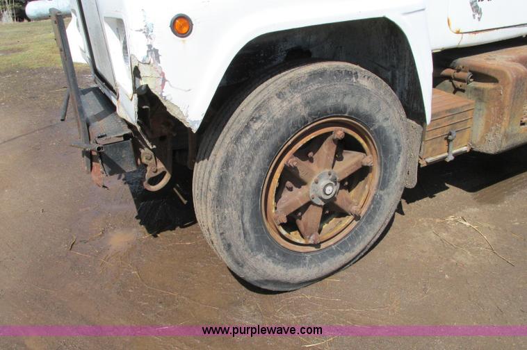 image for item E5125 1974 Mack R600 semi truck