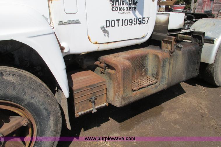 image for item E5125 1974 Mack R600 semi truck