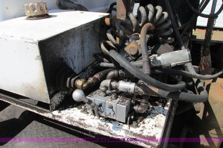 image for item E5125 1974 Mack R600 semi truck