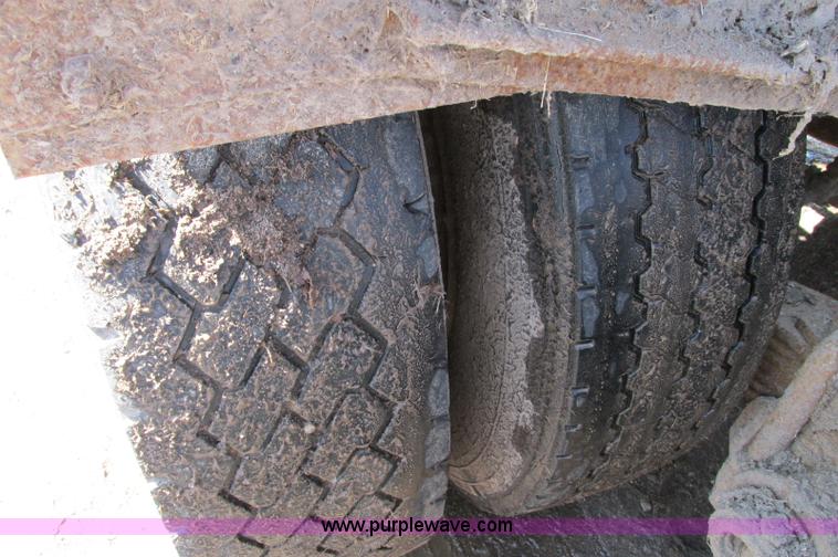 image for item E5125 1974 Mack R600 semi truck