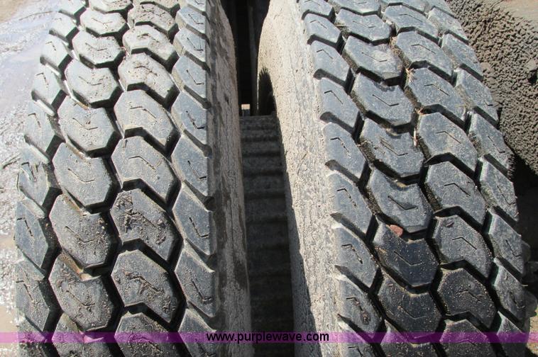 image for item E5125 1974 Mack R600 semi truck