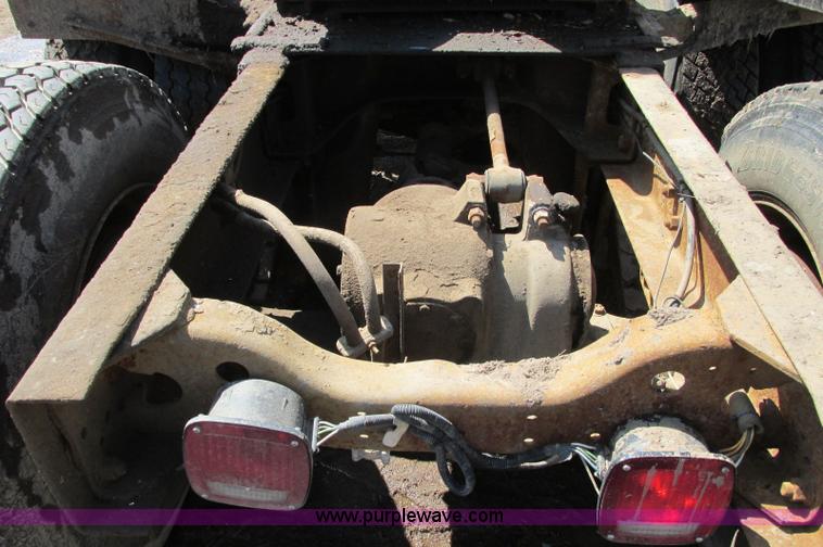 image for item E5125 1974 Mack R600 semi truck