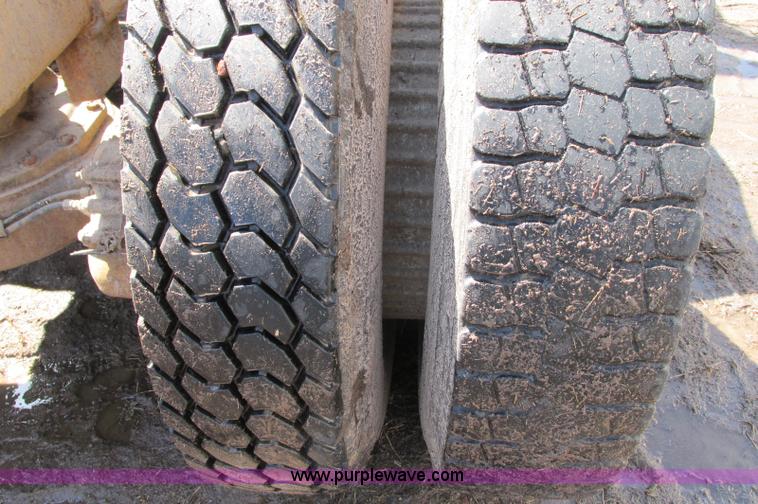 image for item E5125 1974 Mack R600 semi truck