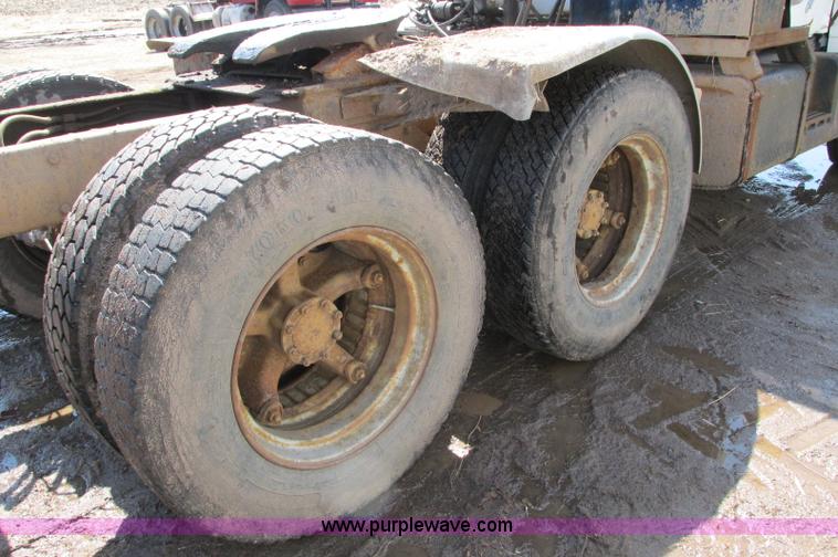 image for item E5125 1974 Mack R600 semi truck