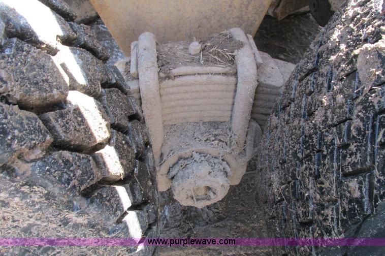 image for item E5125 1974 Mack R600 semi truck