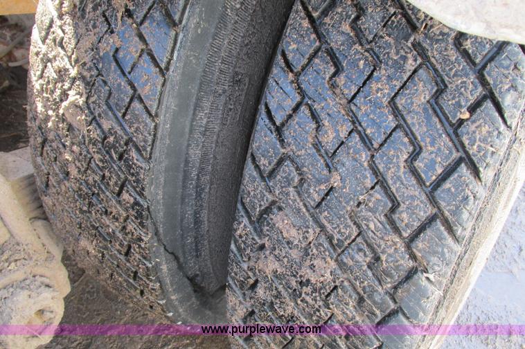 image for item E5125 1974 Mack R600 semi truck