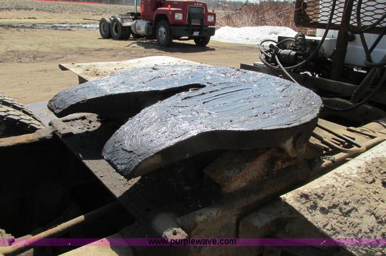 image for item E5125 1974 Mack R600 semi truck