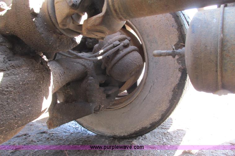 image for item E5125 1974 Mack R600 semi truck