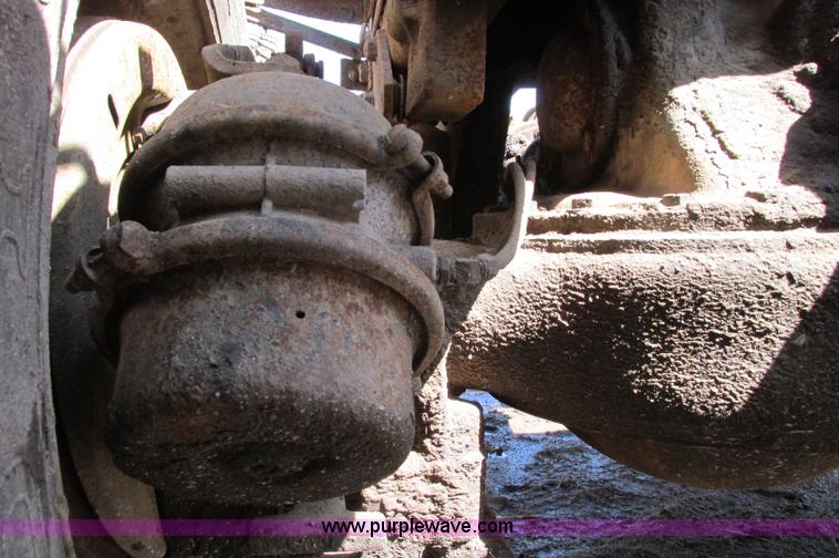 image for item E5125 1974 Mack R600 semi truck