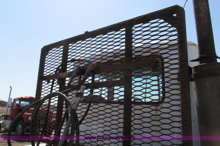 image for item E5125 1974 Mack R600 semi truck