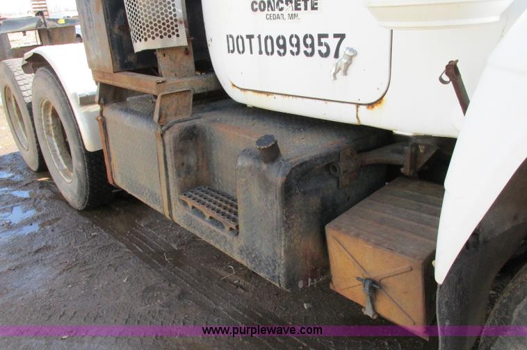 image for item E5125 1974 Mack R600 semi truck