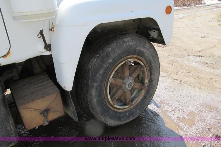 image for item E5125 1974 Mack R600 semi truck