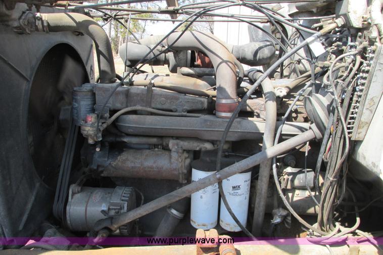 image for item E5125 1974 Mack R600 semi truck