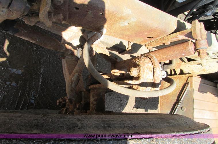 image for item E5125 1974 Mack R600 semi truck