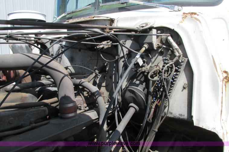 image for item E5125 1974 Mack R600 semi truck