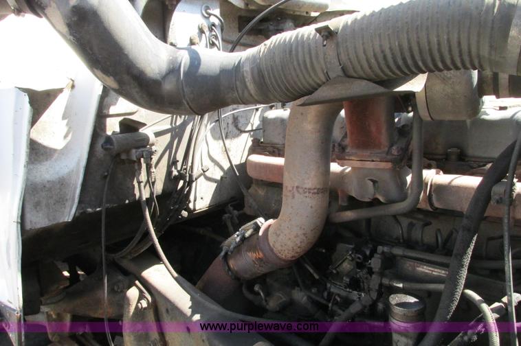 image for item E5125 1974 Mack R600 semi truck