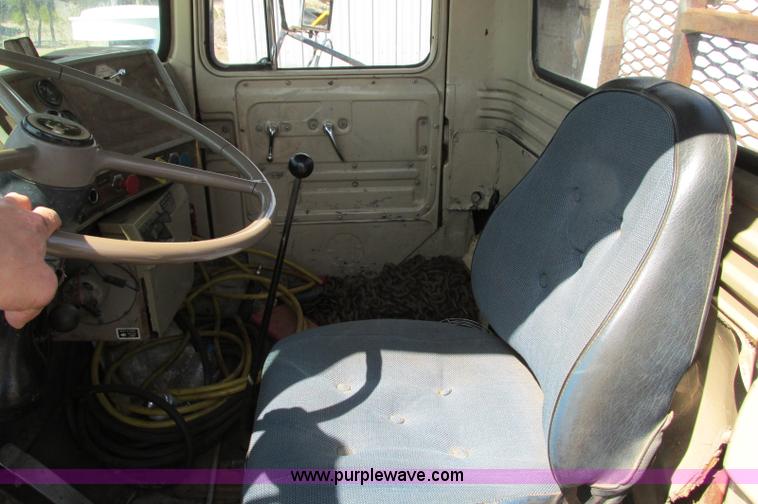 image for item E5125 1974 Mack R600 semi truck