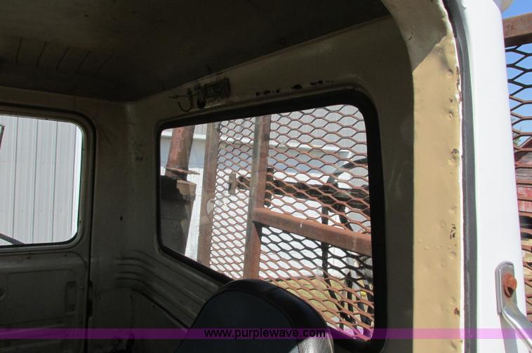 image for item E5125 1974 Mack R600 semi truck