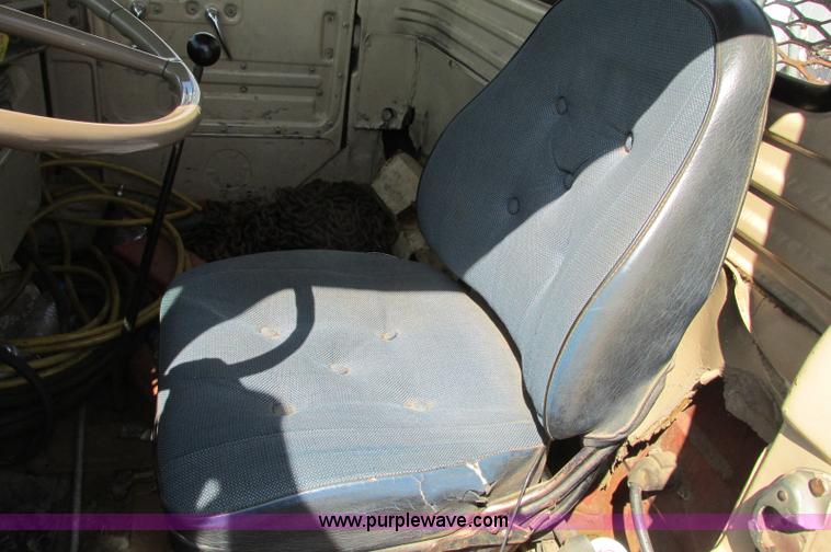 image for item E5125 1974 Mack R600 semi truck