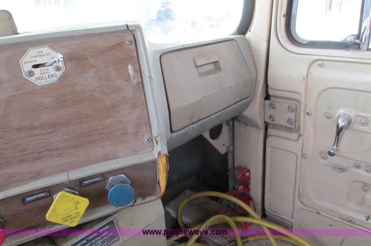 image for item E5125 1974 Mack R600 semi truck