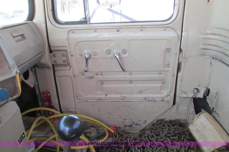 image for item E5125 1974 Mack R600 semi truck