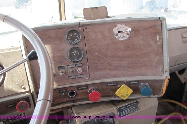 image for item E5125 1974 Mack R600 semi truck