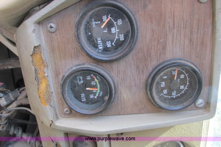 image for item E5125 1974 Mack R600 semi truck