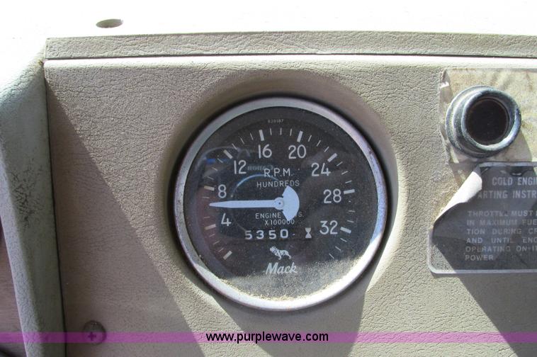 image for item E5125 1974 Mack R600 semi truck