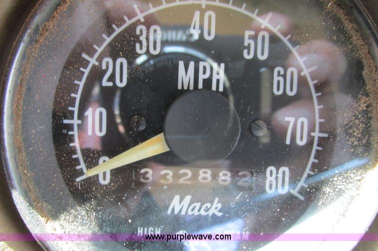 image for item E5125 1974 Mack R600 semi truck