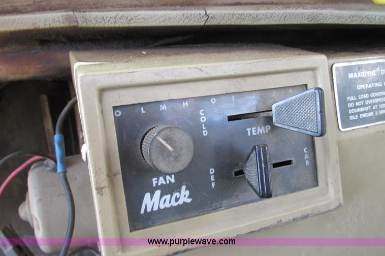 image for item E5125 1974 Mack R600 semi truck