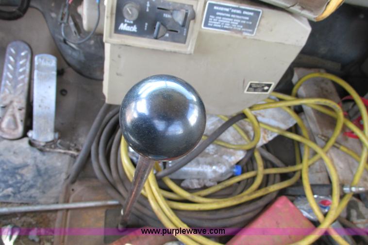 image for item E5125 1974 Mack R600 semi truck