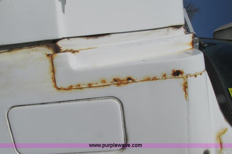 image for item E5125 1974 Mack R600 semi truck