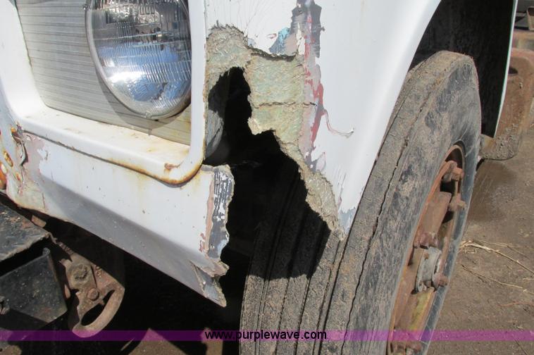 image for item E5125 1974 Mack R600 semi truck