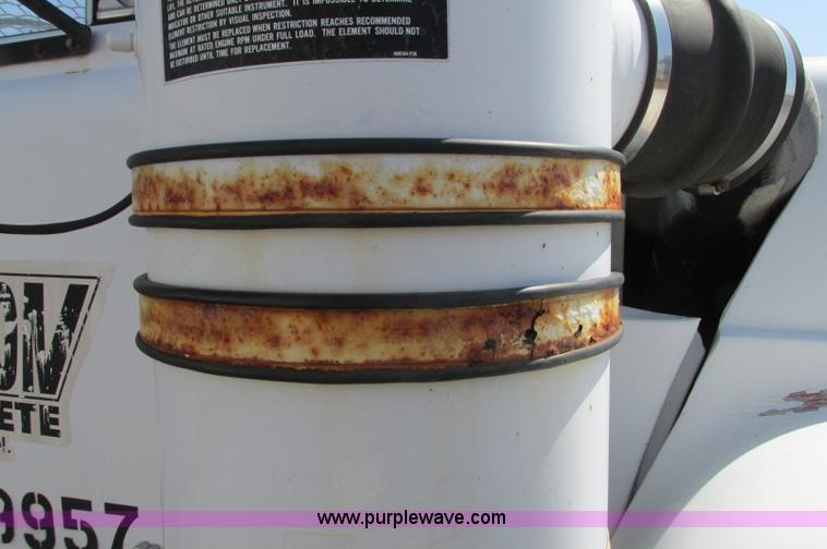 image for item E5125 1974 Mack R600 semi truck