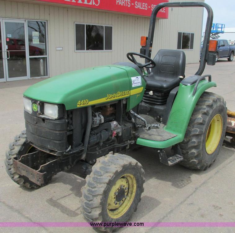 image for item E5131 2002 John Deere 4410 MFWD tractor