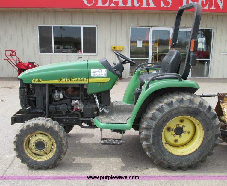 image for item E5131 2002 John Deere 4410 MFWD tractor
