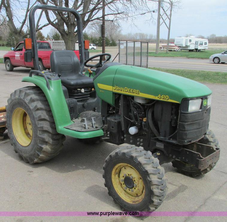 image for item E5131 2002 John Deere 4410 MFWD tractor