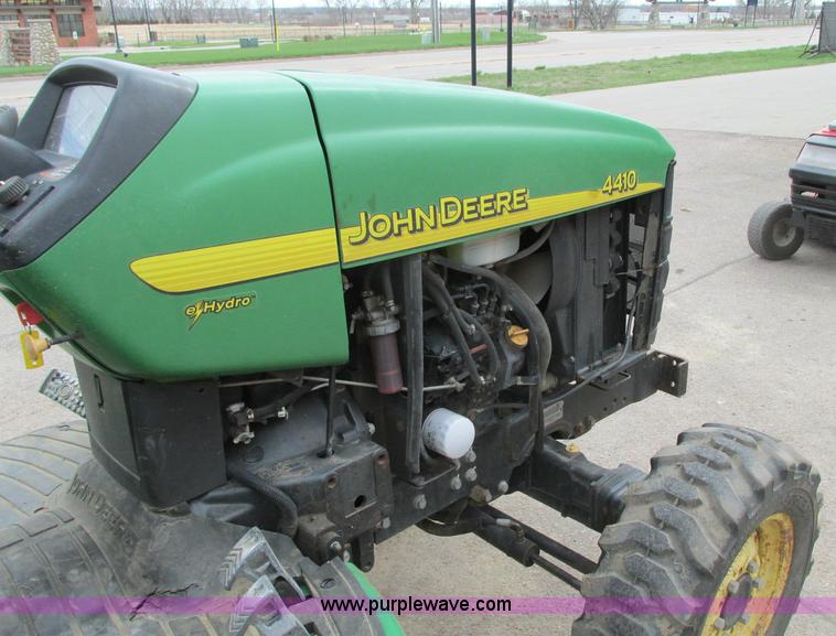 image for item E5131 2002 John Deere 4410 MFWD tractor