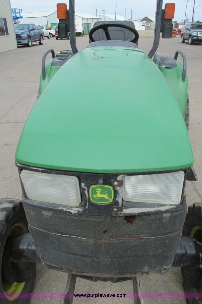 image for item E5131 2002 John Deere 4410 MFWD tractor